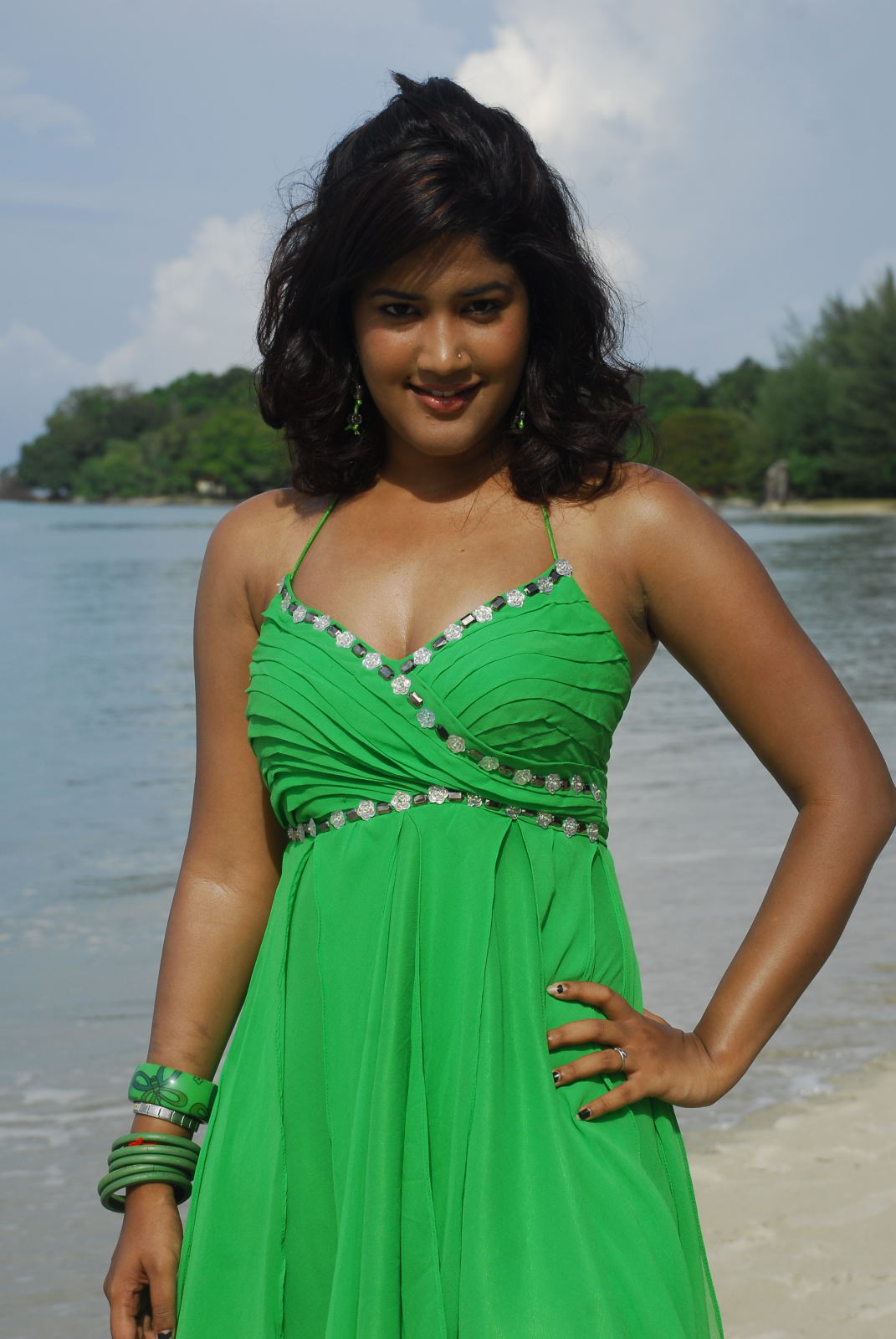 Soumya Bollapragada hot in green mini skirt pictures | Picture 67390